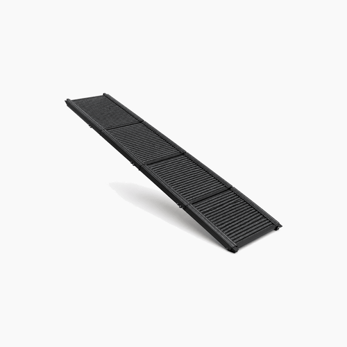 PETIVO faltbare Hunderampe ausgeklappt in voller Länge – schwarzer Aluminiumrahmen mit rutschfester Lauffläche, vierfach faltbares Design