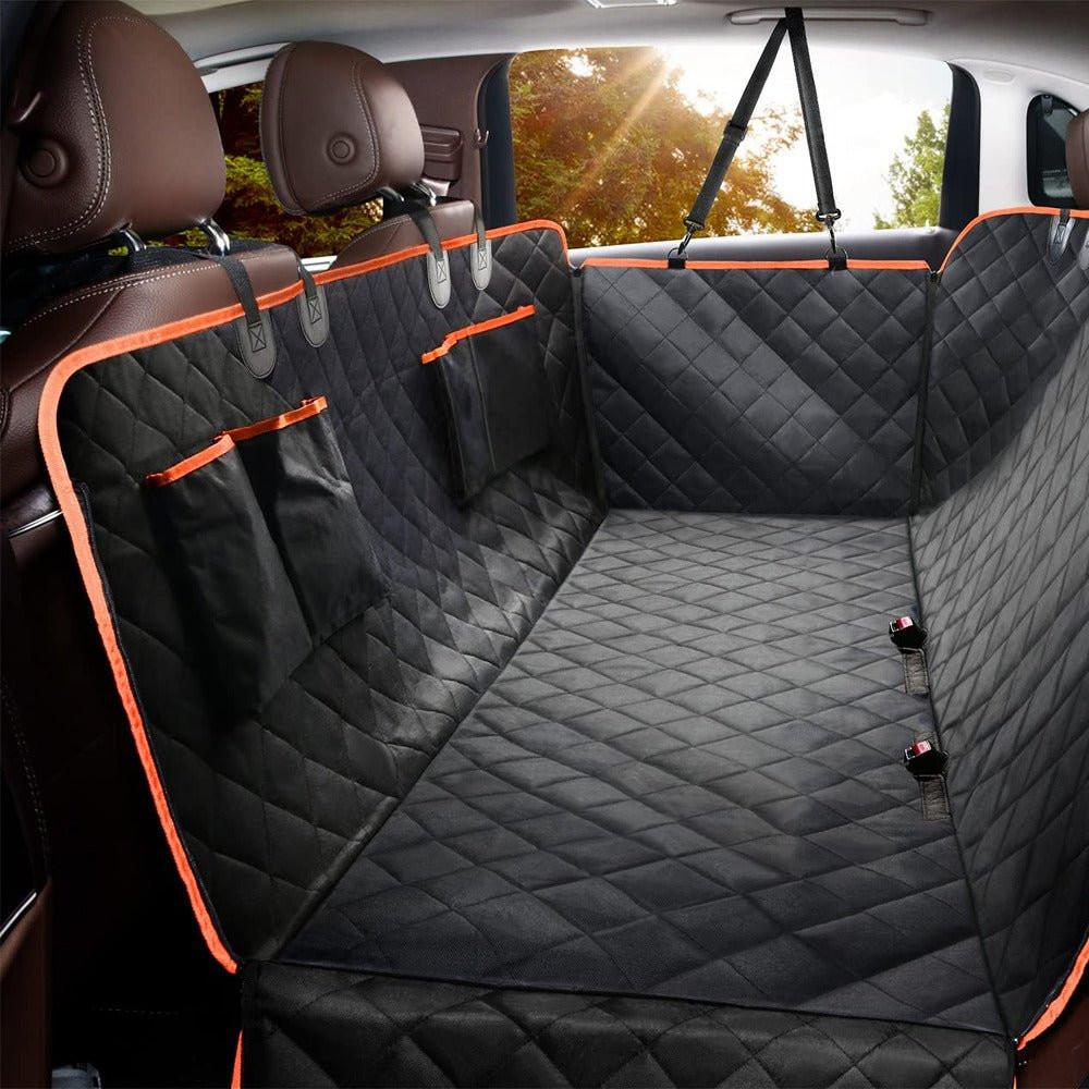 PETIVO Hunde Autositzbezug in Schwarz mit orangem Saum installiert auf dem Rücksitz – Hängematten-Design mit Seitenschutz und Aufbewahrungstaschen